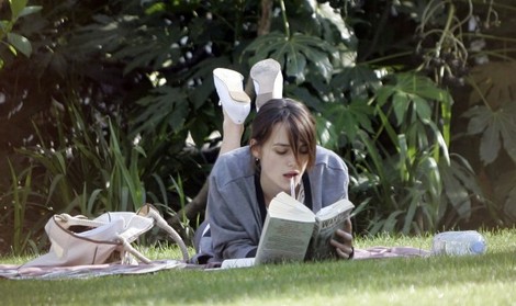 Keira K reading_odpOCj1qlc0voo1_500