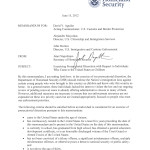 Memo de DHS en el que la Secretaria Janet Napolitano autoriza diferir la deportación de algunos menores indocumentados.